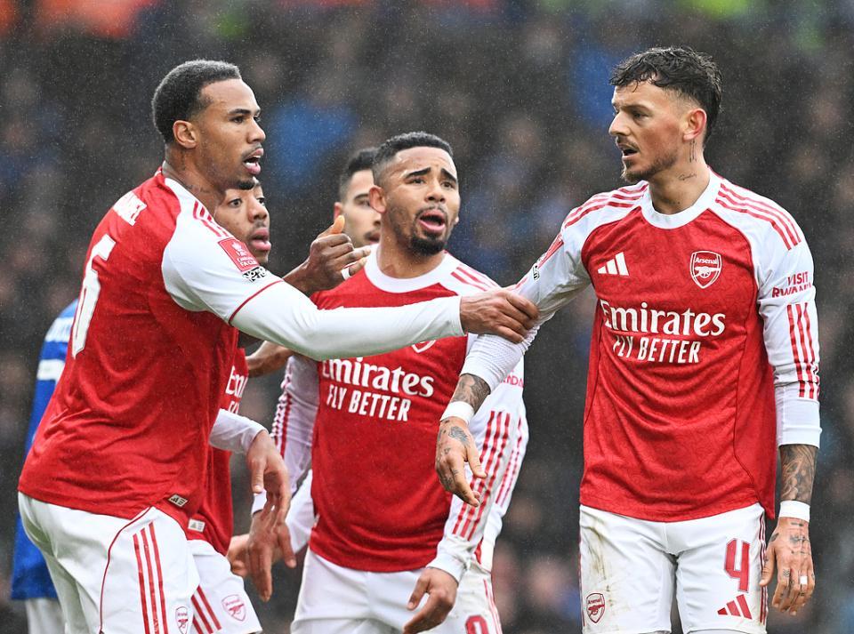 开云体育下载网址-9场不败!阿森纳4-1逆转英冠队进足总杯32强 马丁内利戴帽+中柱